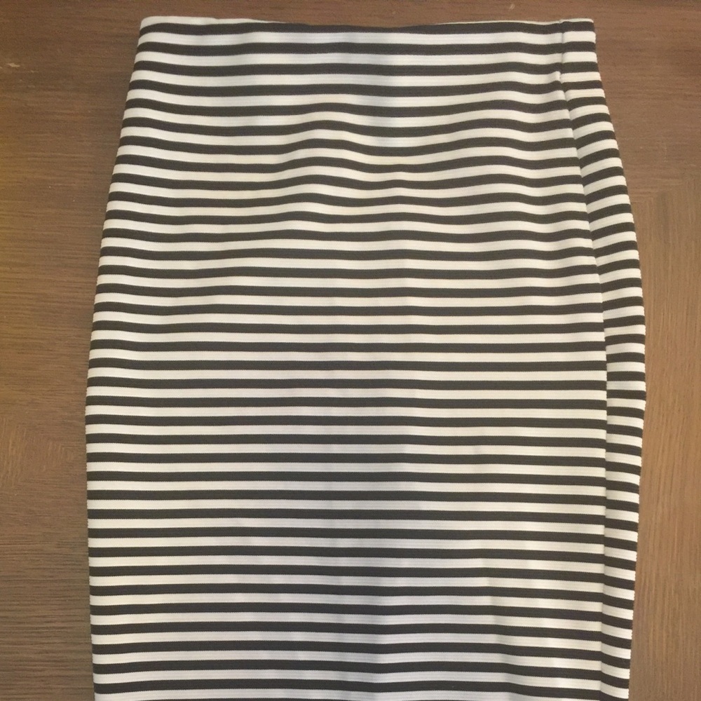 Black and white striped pencil skirt